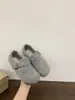 Zapatos Birkenstock con forro de felpa para mujer, invierno, grises, zapatos individuales, nuevo estilo, versión coreana, zapatos de algodón cálidos, zapatos peludos, mocasines de suela gruesa que aumentan la altura