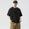 Camiseta Masculina Bordada de Manga Curta Tendência Verão 2026 Manga Meia Manga Cinza Fina Solta Elástica Cinco Pontos Estilo Americano Rogue Cool Casual