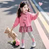 Conjunto xadrez color block com gravata borboleta estilo coreano para meninas, novo conjunto de duas peças da moda para outono e primavera de 2026 para meninas pequenas