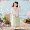 Conjunto de Três Peças Estilo Chinês Tang Suit e Hanfu para Meninos e Meninas, Novo Modelo 2026 Uniformes de Jardim de Infância, Trajes Tradicionais para Apresentações de Palco