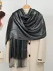 Exclusivo Transfronteiriço Novo Moda Europeia e Americana Feminina Xale Outono e Verão Borla High-End Bola de Seda Prateada Lenço para Festa