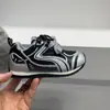 Tênis esportivo infantil clássico leve e confortável para atividades ao ar livre e corrida, com duas tiras de velcro, novo produto de outono de 2026 para meninos e meninas