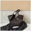 Estilo Coreano Simples Moda Grande Capacidade Cesta de Legumes Balde de Água Bolsa Feminina 2026 Nova Bolsa Tote para o Dia a Dia Cor Sólida de Ombro