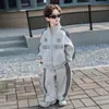 Conjunto de Ropa de Otoño para Niños 2026 Nuevo Conjunto de Dos Piezas de Otoño para Niños Ropa Deportiva con Cuello Alto para Bebé Tendencia Fresca de Primavera y Otoño