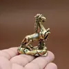 Direto da fábrica: Cavalo de latão com ornamento de nuvem auspiciosa, cavalo de cobre do zodíaco vintage desgastado para sucesso, artesanato de mesa, atacado