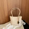 Bolsa de mão de nicho estilo coreano ins com padrão trançado, bolsa cesta da moda de grande capacidade, bolsa de ombro e debaixo do braço texturizada da moda