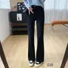 ¡Estos jeans están diseñados para hacer que tus piernas se vean más largas! Presentan elasticidad en cuatro direcciones, cintura alta, corte ajustado y pierna ligeramente acampanada, lo que los hace perfectos para el otoño.. También tienen un efecto de levantamiento de glúteos