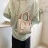 Bolsa de Textura de Luxo Feminina 2023 Nova Bolsa de Ombro Simples Popular Grande Capacidade para Carregar na Mão Simples Estilo Ocidental Bolsa Tote