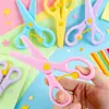 Tijeras de plástico de seguridad para niños de primaria, amigables con la mano, no pellizcan, adecuadas para cortar papel, punta redonda, seguras para las manos