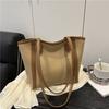 Bolsa Grande Relaxada, Simples, Cor Contrastante para Mulheres 2025 Nova Bolsa de Ombro Popular Grande Capacidade Commuter Elegante Bolsa Tote