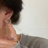Aretes Metálicos Irregulares para Mujer, Estilo Retro Simple, Elegantes Ear Cuffs, Diseño de Nicho de Lujo Ligero, Aretes de Gama Alta