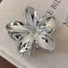 Grampo de Tubarão Popular Transfronteiriço Laser Frangipani Tamanho Médio Doce para Meio Preso Estilo Férias Atmosfera Acessório de Cabelo para Mulheres