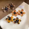 Brincos Pingente Flor Redonda Degradê de Resina Retrô para Mulheres, Brincos Estilo Melange, Brincos de Design de Nicho Atacado