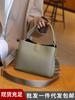 Bolso de piel de vaca de moda personalizado para mujer, nuevo bolso de cubo de gran capacidad, versátil bolso bandolera de piel auténtica para el trabajo.