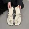 Sandálias de Encaixe com Strass Estilo Francês para Mulheres 2026 Verão Novas Tendência Casual Versátil Sandálias com Salto Bloco de Pérola