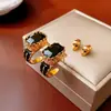 Brincos de Prata Estilo Vintage com Flores de Coração Cravejadas de Diamantes, Exquisitos e Versáteis, Brincos Elegantes com um Toque de Luxo Leve e Sofisticado, Acessórios de Orelha Retrô