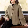 Nuevo abrigo de lana de color liso estilo chino para mujer, un abrigo de lana rojo corto inspirado en Hepburn, perfecto para madres de mediana edad