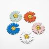 Parche acrílico de doble capa Flor de margarita Smiley adorno para la cabeza colgante llavero accesorios DIY al por mayor