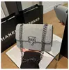 Bolsa de Corrente Estilo Coreano para Mulheres 2026 Novo Design Simples e Estilosa Bolsa de Ombro Transversal Ins Pequena Bolsa da Moda Tendência