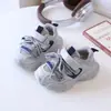 Tênis Dad Shoes Infantil Primavera e Outono Novo Estilo Tênis Esportivo Respirável de Malha para Meninos Design Moderno Sapatos Casuais Antiderrapantes com Solado Macio para Meninas