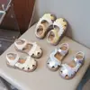 Sandalias para Niña 2026 Verano Infantiles de Encaje Punta Cerrada Huecas de Princesa Suela Suave Antideslizantes Zapatos de Playa para Bebé Niña