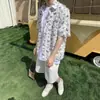 Camisa Retrô 2026 Masculina Roupa de Verão Estilo Hong Kong Estudante Solta Design de Nicho Interessante Nova Peça Externa Masculina Top