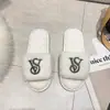 Nuevas Pantuflas de Felpa para Mujer de Invierno con Pedrería, Pantuflas Cálidas de Felpa, Sandalias de Deslizamiento Casuales para Mujer, Venta al por Mayor Transfronteriza
