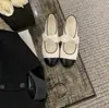 Versión de Piel de Oveja del Mismo Estilo que la Mamá Uva Zapatos Mary Jane Retro Franceses Pequeños Fragantes con Lazo para Mujer Planos de Boca Baja Zapatos con Combinación de Colores