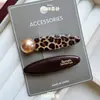 Moda Retro Pinza de Pelo Ovalada con Estampado de Leopardo y Perlas Estilo Coreano Clip de Pato de Alta Gama Clip Versátil para Flequillo Clip Lateral