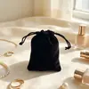 Bolsa de Terciopelo Negro Bolsa con Cordón Bolsa de Tela Bolsa para Guardar Joyería Prueba de Polvo Logo Estampado Auriculares Joyería Bolsa de Felpa
