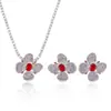 Conjunto Transfronterizo de Collares de Joyería de Circonita Europea y Americana Microincrustada, Estilo Ins Elegante Flor Roja de Cuatro Hojas, Adecuado para el Uso Diario en la Clavícula