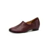 Sapatos de couro minimalistas e discretos de pele de carneiro com aumento de altura, mocassins de outono de 2026 com salto médio, sapatos femininos de couro genuíno de bico redondo com corte profundo