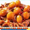 Popular snack picante de pulpo, famoso en internet, pequeños mariscos listos para comer, calamar y tentáculos de pulpo en lata, snack instantáneo