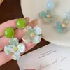 Pendientes de Botón Florales Verdes Frescos de Verano para Mujer 2026 Nuevo Estilo Pendientes Estilo Bosque Adecuados para Accesorios de Oreja Estilo Vacaciones en la Playa
