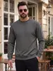 Moletom Cruzando Fronteiras masculino outono e inverno, gola redonda em fleece, com costura em cor contrastante e barra canelada