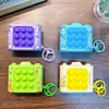 Llavero de juguete de empuje luminoso, juguete antiestrés para inquietos, regalo pequeño, colgante para bolso, llavero divertido para coche, venta al por mayor