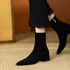 Botines elegantes de tacón grueso con punta fina estilo francés para mujer, nueva colección de invierno 2026, diseño retro con forro de felpa para abrigar, y una silueta ajustada con cremallera lateral