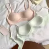 Popular sujetador de base sin costuras, simple, versátil y de corte bajo con soporte suave, sin aros y efecto de realce para que los bustos pequeños parezcan más grandes