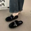 Pantuflas peludas de suela gruesa para mujer para usar en exteriores, nuevas de otoño e invierno 2026, slip-on de felpa de moda, de punta cerrada, de algodón