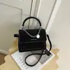 Bolsa de Ombro Única Texturizada de Grande Capacidade Transfronteiriça Feminina Nova Chegada Outono 2026 Estilosa Simples Pequena Quadrada de Mão Bolsa Transversal
