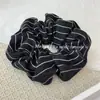 Goma para el pelo de tela a rayas retro minimalista con un toque de alta gama, versátil para coleta, accesorio para el pelo estilo Mori