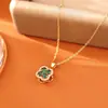 Colar Rotativo de Zircônia Verde Trevo de Quatro Folhas, Sortudo e de Alto Padrão, Fashion, Fresco, Doce, Corrente de Clavícula Estilo Chanel, Tendência