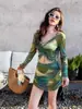 Traje de baño para mujer 2026 modelo nuevo, estilo falda de una pieza, traje de baño de manga larga tie-dye de alta gama, conservador y que disimula el abdomen