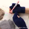 Luvas de Pelúcia Quentes e Fofas de Inverno para Mulheres para Prevenir o Frio e Luvas de Tricô Espessas Estilo Coreano para Ciclismo com Tela Sensível ao Toque