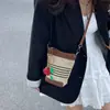 Bolso de Paja Tejida de Parche de Moda de Nicho para Mujer 2025 Nuevo Verano Bloqueo de Color Versátil Bolso Cruzado Tejido de Cubo