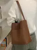 Bolsa de mão da moda deste ano para mulheres, grande capacidade, nova bolsa de ombro cruzada tipo balde retrô outono e inverno 2026