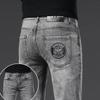 Jeans Cinza Fumê Bordado de Alta Qualidade Italiano para Homens 2026 Nova Tendência de Outono Marca Slim-Fit Calças Casuais