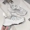 Zapatos Dad Populares para Mujer 2026 Verano Nuevo Estilo Malla Transpirable Moda Versátil Ligeros de Suela Gruesa para Correr Casuales de Moda