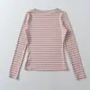 Conjunto de principios de otoño estilo coreano: Top de rayas de manga larga para mujer, nueva colección de otoño 2026, diseñado como capa interior o camiseta base, con una estética única y discreta