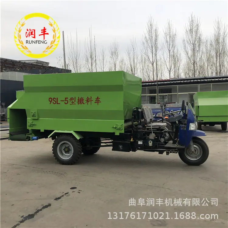 饲料撒料车